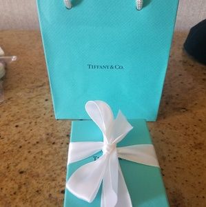 Meet your Posher, Nada